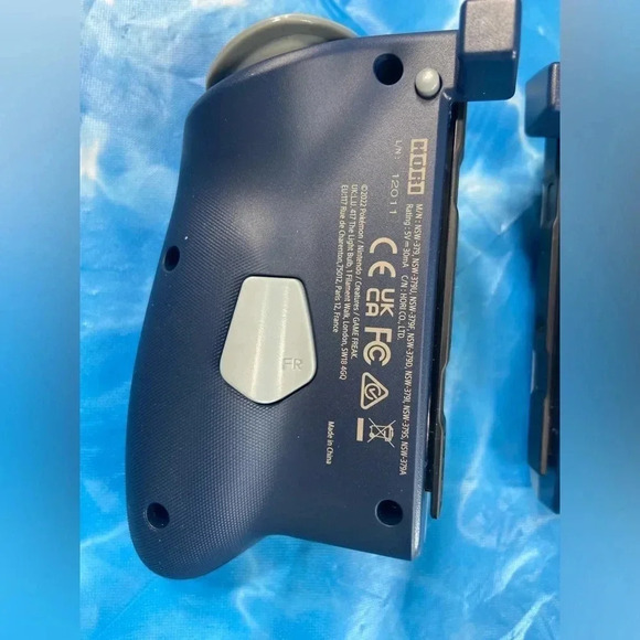 Pokémon  Legends: Arceus 
 - HORI - Nintendo Switch Split Pad Pro - Rare - Picture 5 of 16